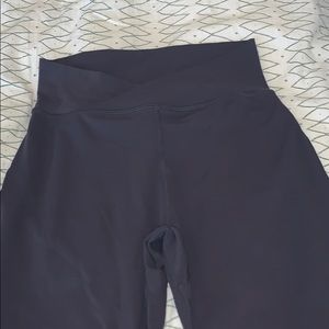 Brand new Surface path legging in Charcoal Grey
